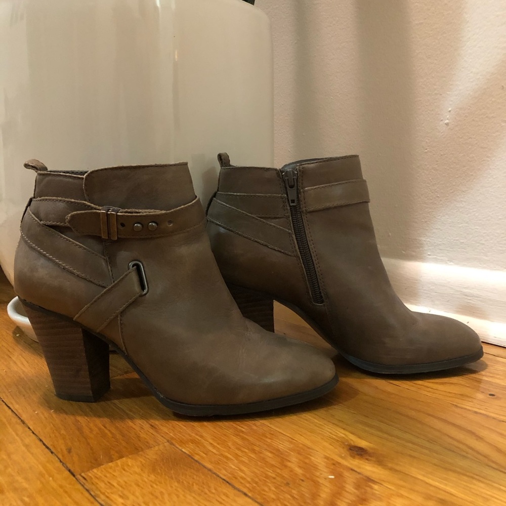 Arturo Chiang ankle boots